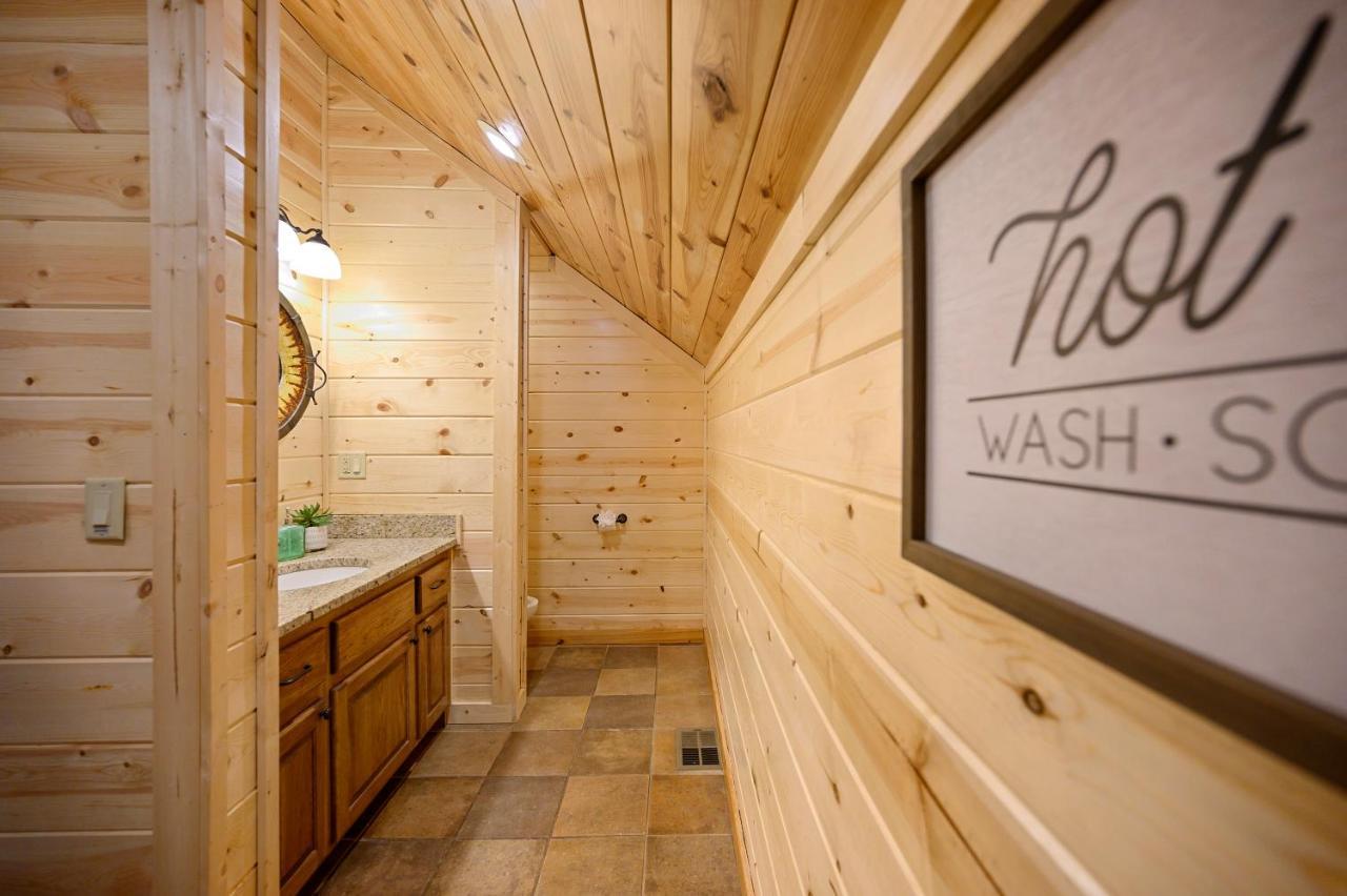 The Eastwood Spacious Retreat With 4 King En-Suites - Hot Tub - Pet-Friendly - Cozy Fire Pit - Prime Location - Multi-Family Broken Bow Dış mekan fotoğraf