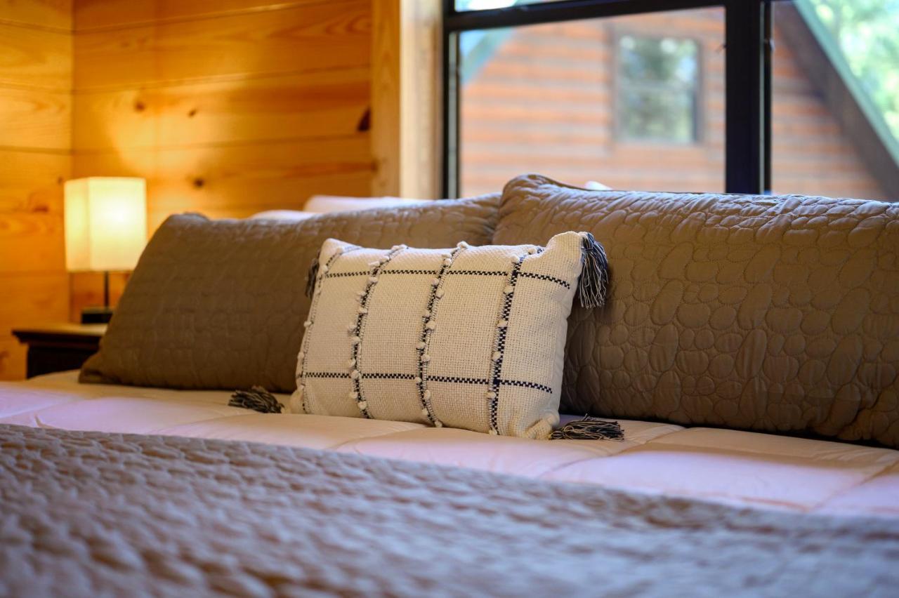 The Eastwood Spacious Retreat With 4 King En-Suites - Hot Tub - Pet-Friendly - Cozy Fire Pit - Prime Location - Multi-Family Broken Bow Dış mekan fotoğraf