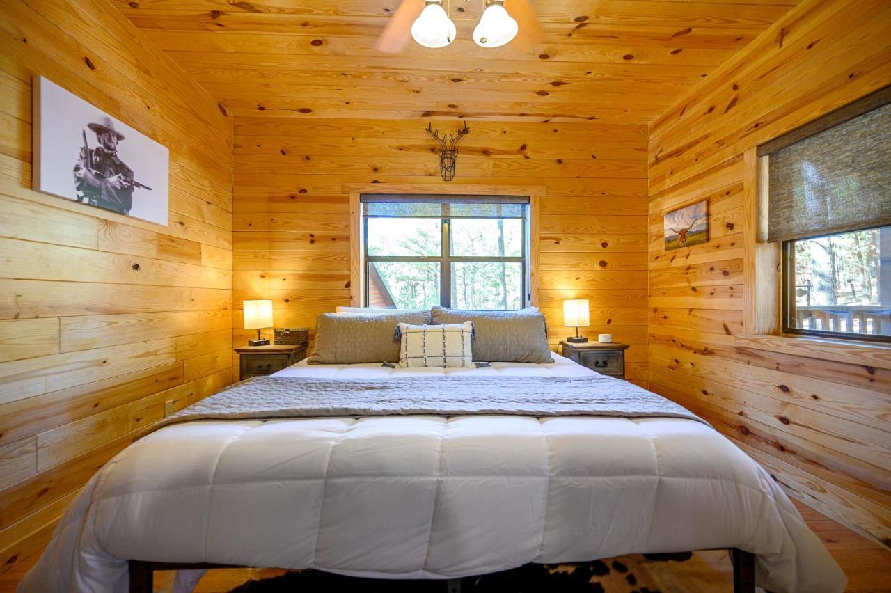 The Eastwood Spacious Retreat With 4 King En-Suites - Hot Tub - Pet-Friendly - Cozy Fire Pit - Prime Location - Multi-Family Broken Bow Dış mekan fotoğraf
