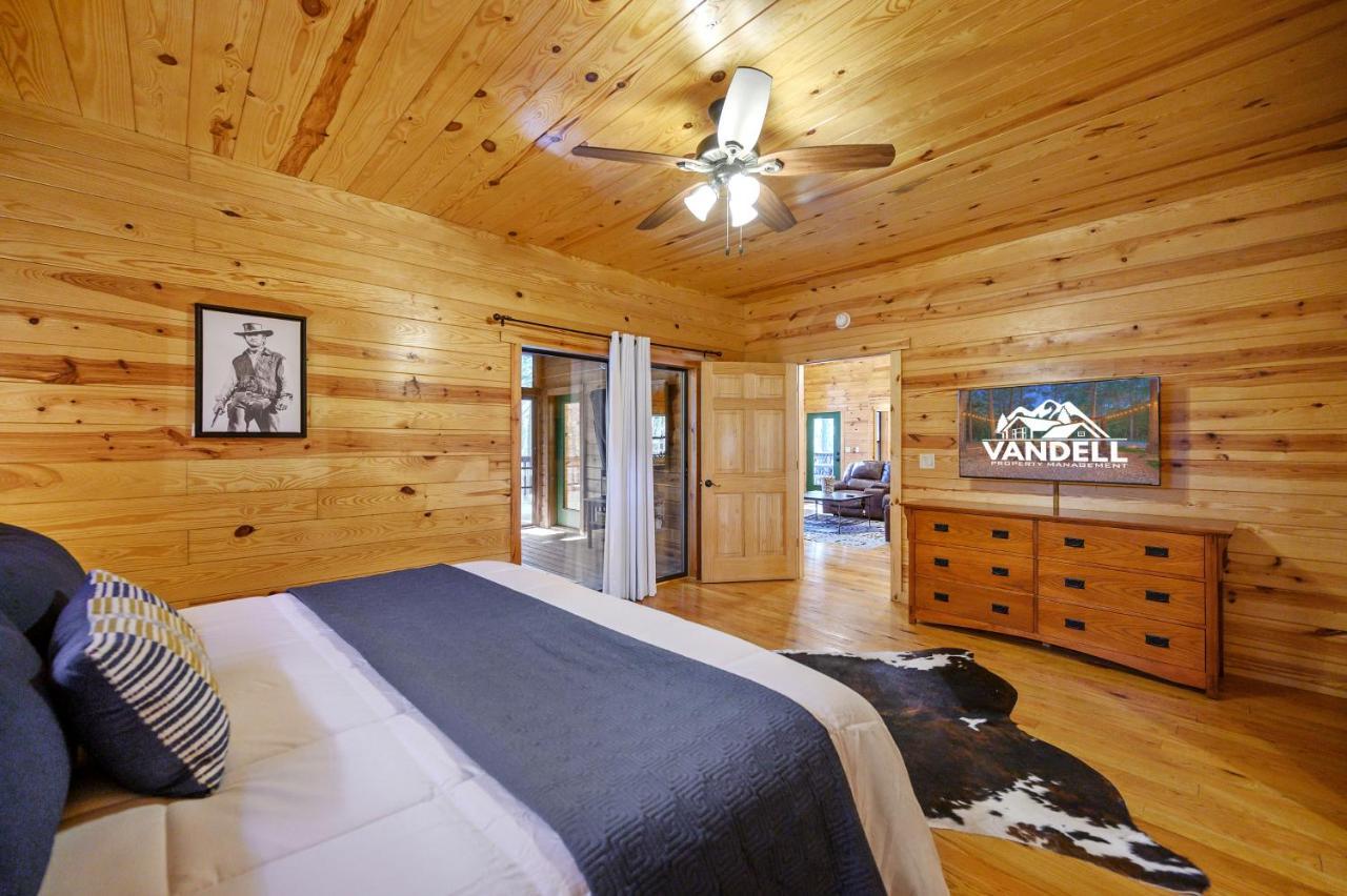 The Eastwood Spacious Retreat With 4 King En-Suites - Hot Tub - Pet-Friendly - Cozy Fire Pit - Prime Location - Multi-Family Broken Bow Dış mekan fotoğraf