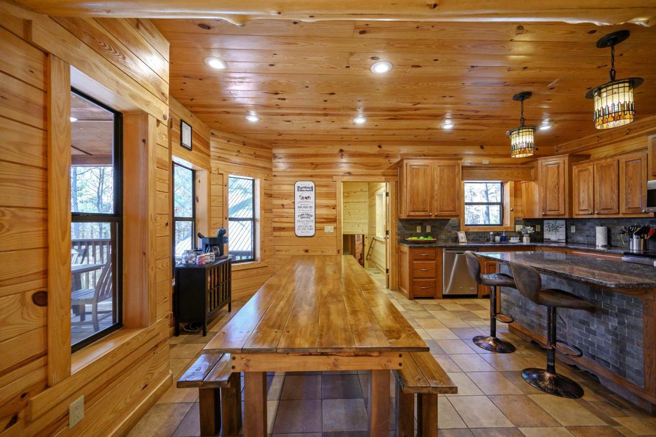 The Eastwood Spacious Retreat With 4 King En-Suites - Hot Tub - Pet-Friendly - Cozy Fire Pit - Prime Location - Multi-Family Broken Bow Dış mekan fotoğraf