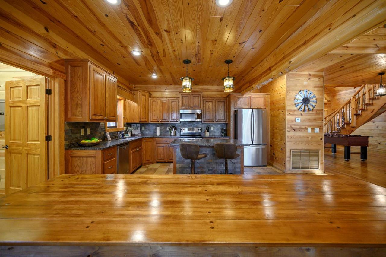 The Eastwood Spacious Retreat With 4 King En-Suites - Hot Tub - Pet-Friendly - Cozy Fire Pit - Prime Location - Multi-Family Broken Bow Dış mekan fotoğraf
