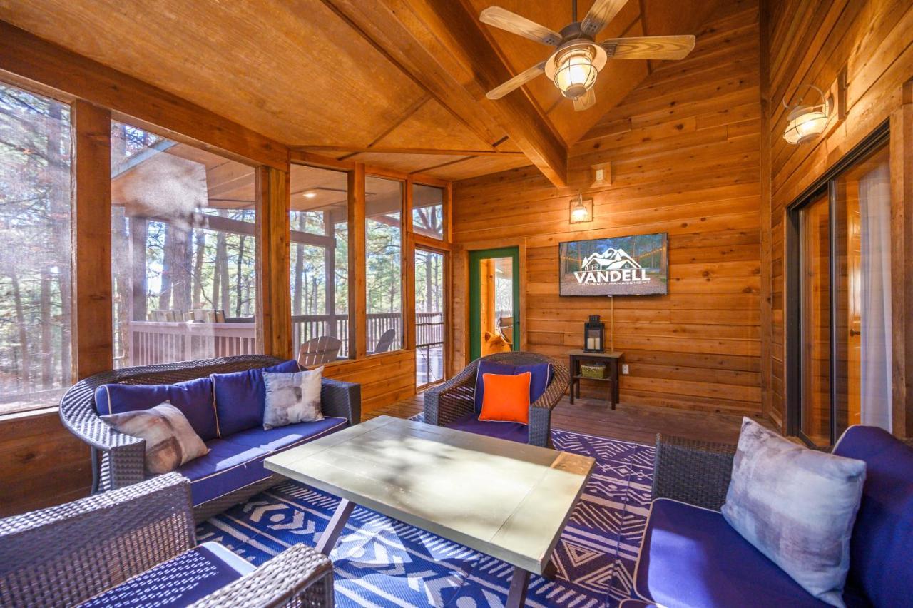 The Eastwood Spacious Retreat With 4 King En-Suites - Hot Tub - Pet-Friendly - Cozy Fire Pit - Prime Location - Multi-Family Broken Bow Dış mekan fotoğraf