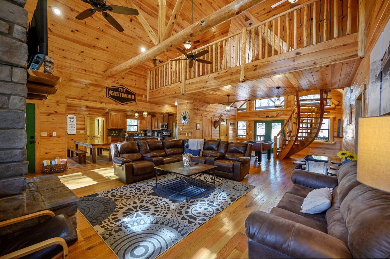 The Eastwood Spacious Retreat With 4 King En-Suites - Hot Tub - Pet-Friendly - Cozy Fire Pit - Prime Location - Multi-Family Broken Bow Dış mekan fotoğraf