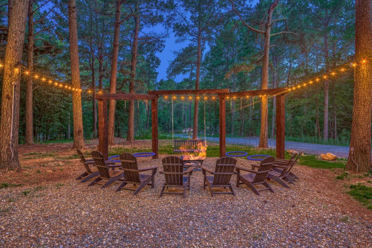 The Eastwood Spacious Retreat With 4 King En-Suites - Hot Tub - Pet-Friendly - Cozy Fire Pit - Prime Location - Multi-Family Broken Bow Dış mekan fotoğraf