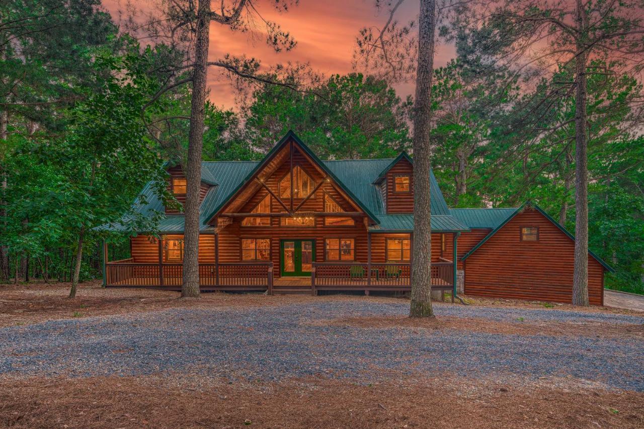 The Eastwood Spacious Retreat With 4 King En-Suites - Hot Tub - Pet-Friendly - Cozy Fire Pit - Prime Location - Multi-Family Broken Bow Dış mekan fotoğraf