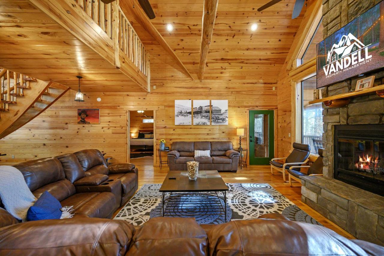 The Eastwood Spacious Retreat With 4 King En-Suites - Hot Tub - Pet-Friendly - Cozy Fire Pit - Prime Location - Multi-Family Broken Bow Dış mekan fotoğraf