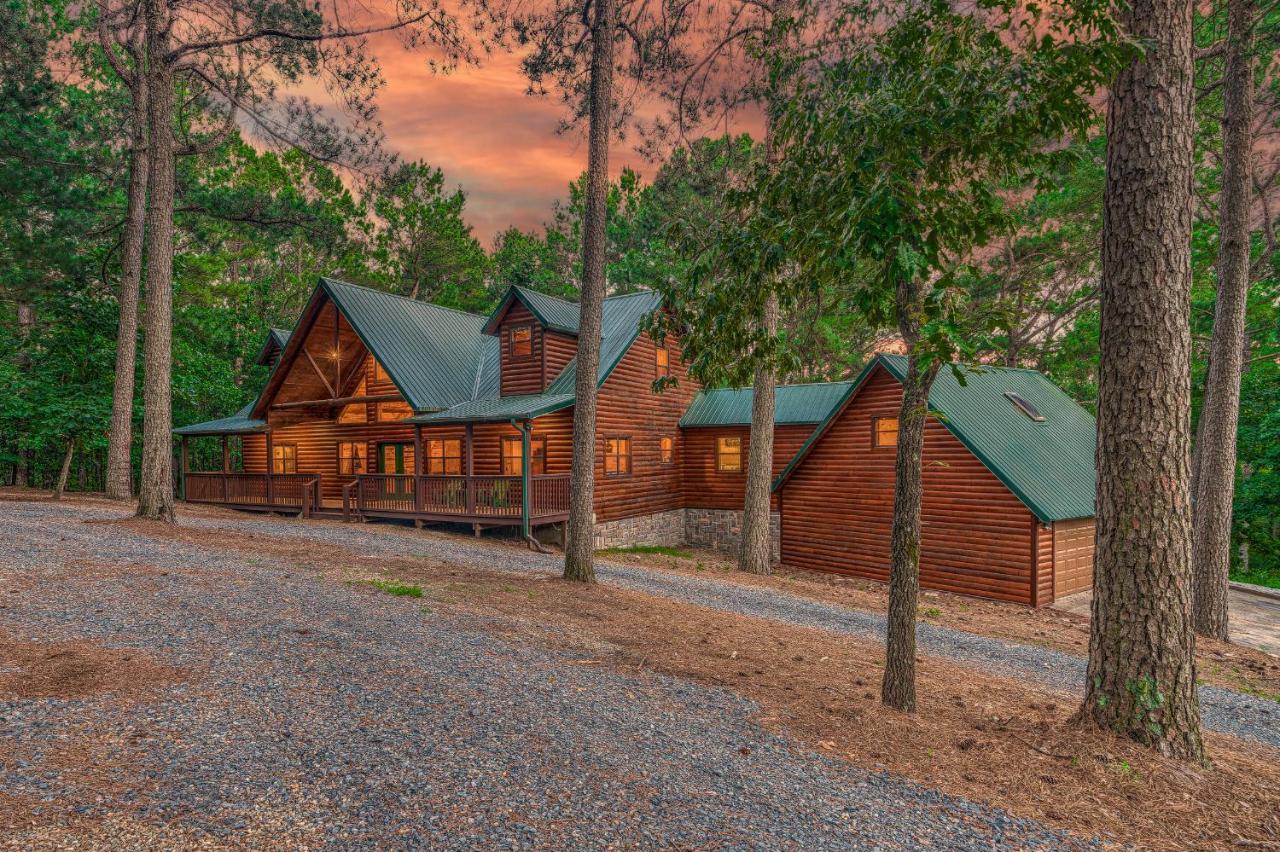 The Eastwood Spacious Retreat With 4 King En-Suites - Hot Tub - Pet-Friendly - Cozy Fire Pit - Prime Location - Multi-Family Broken Bow Dış mekan fotoğraf