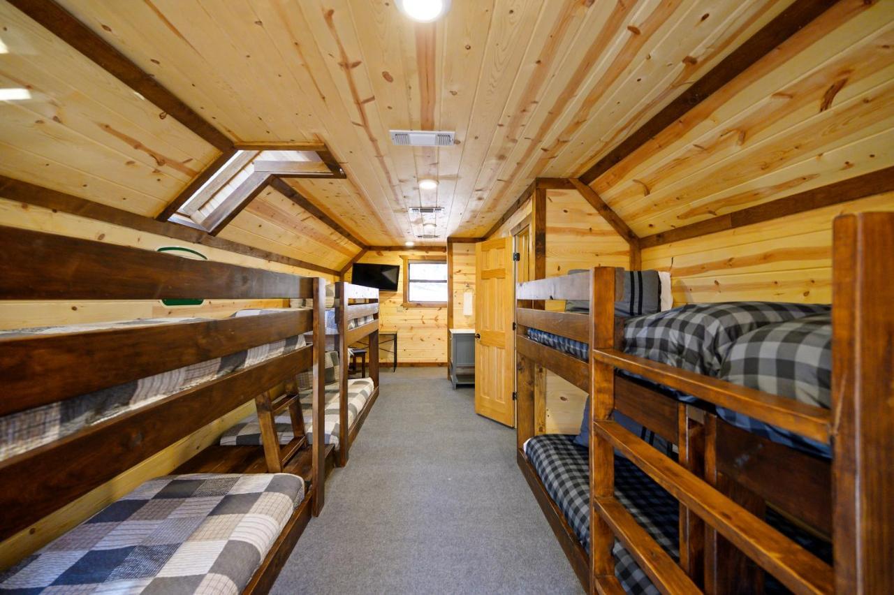The Eastwood Spacious Retreat With 4 King En-Suites - Hot Tub - Pet-Friendly - Cozy Fire Pit - Prime Location - Multi-Family Broken Bow Dış mekan fotoğraf