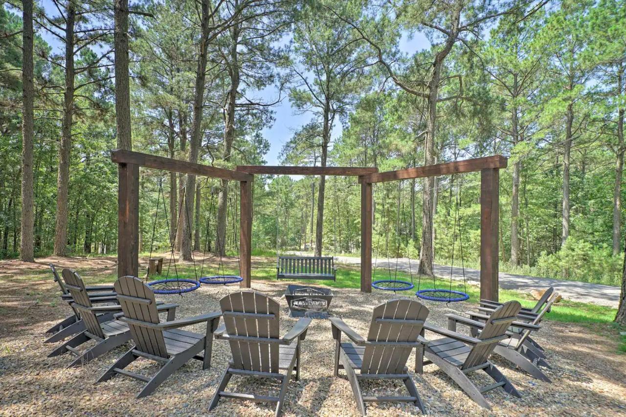 The Eastwood Spacious Retreat With 4 King En-Suites - Hot Tub - Pet-Friendly - Cozy Fire Pit - Prime Location - Multi-Family Broken Bow Dış mekan fotoğraf