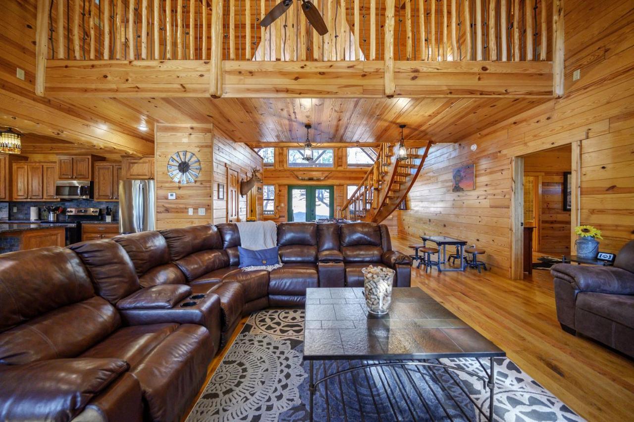 The Eastwood Spacious Retreat With 4 King En-Suites - Hot Tub - Pet-Friendly - Cozy Fire Pit - Prime Location - Multi-Family Broken Bow Dış mekan fotoğraf