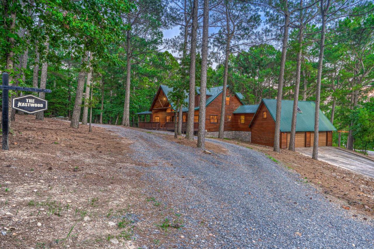 The Eastwood Spacious Retreat With 4 King En-Suites - Hot Tub - Pet-Friendly - Cozy Fire Pit - Prime Location - Multi-Family Broken Bow Dış mekan fotoğraf