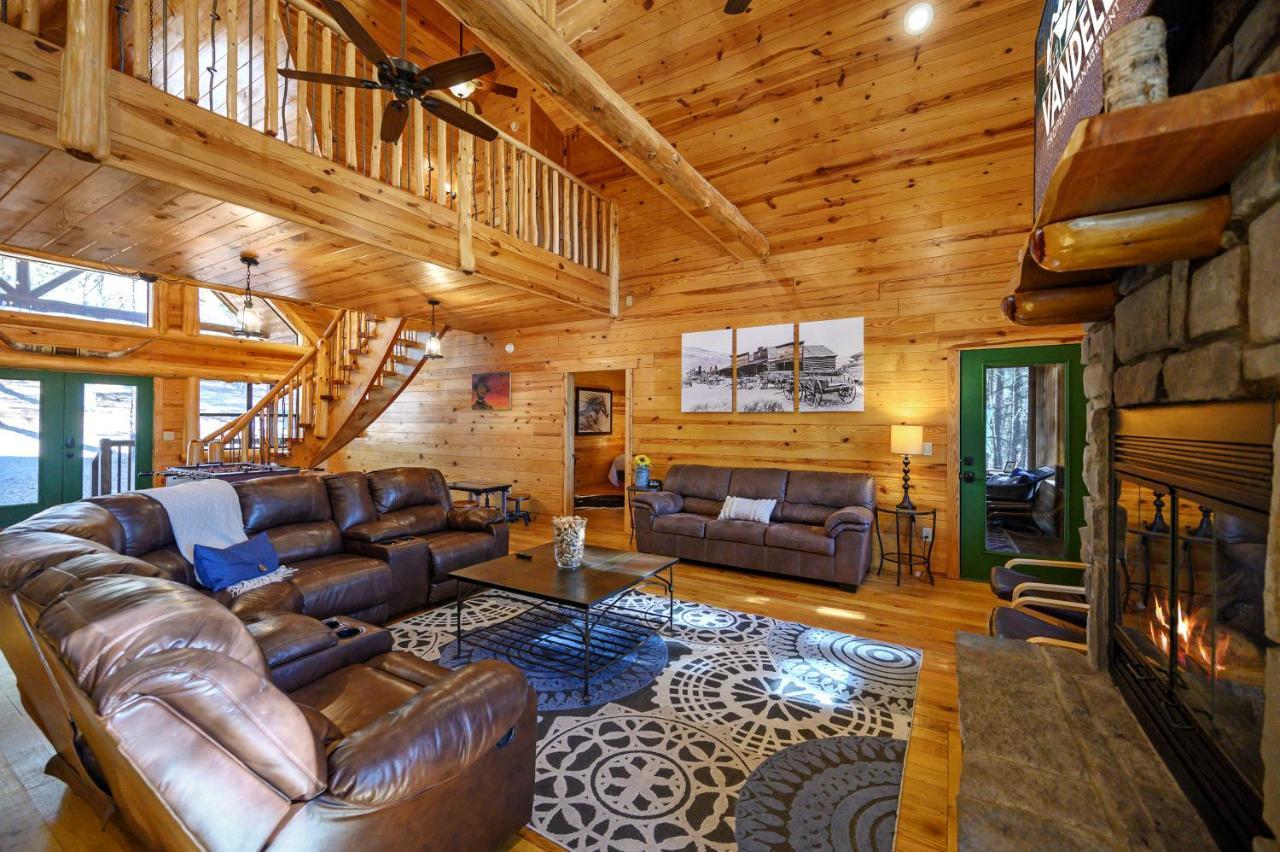 The Eastwood Spacious Retreat With 4 King En-Suites - Hot Tub - Pet-Friendly - Cozy Fire Pit - Prime Location - Multi-Family Broken Bow Dış mekan fotoğraf