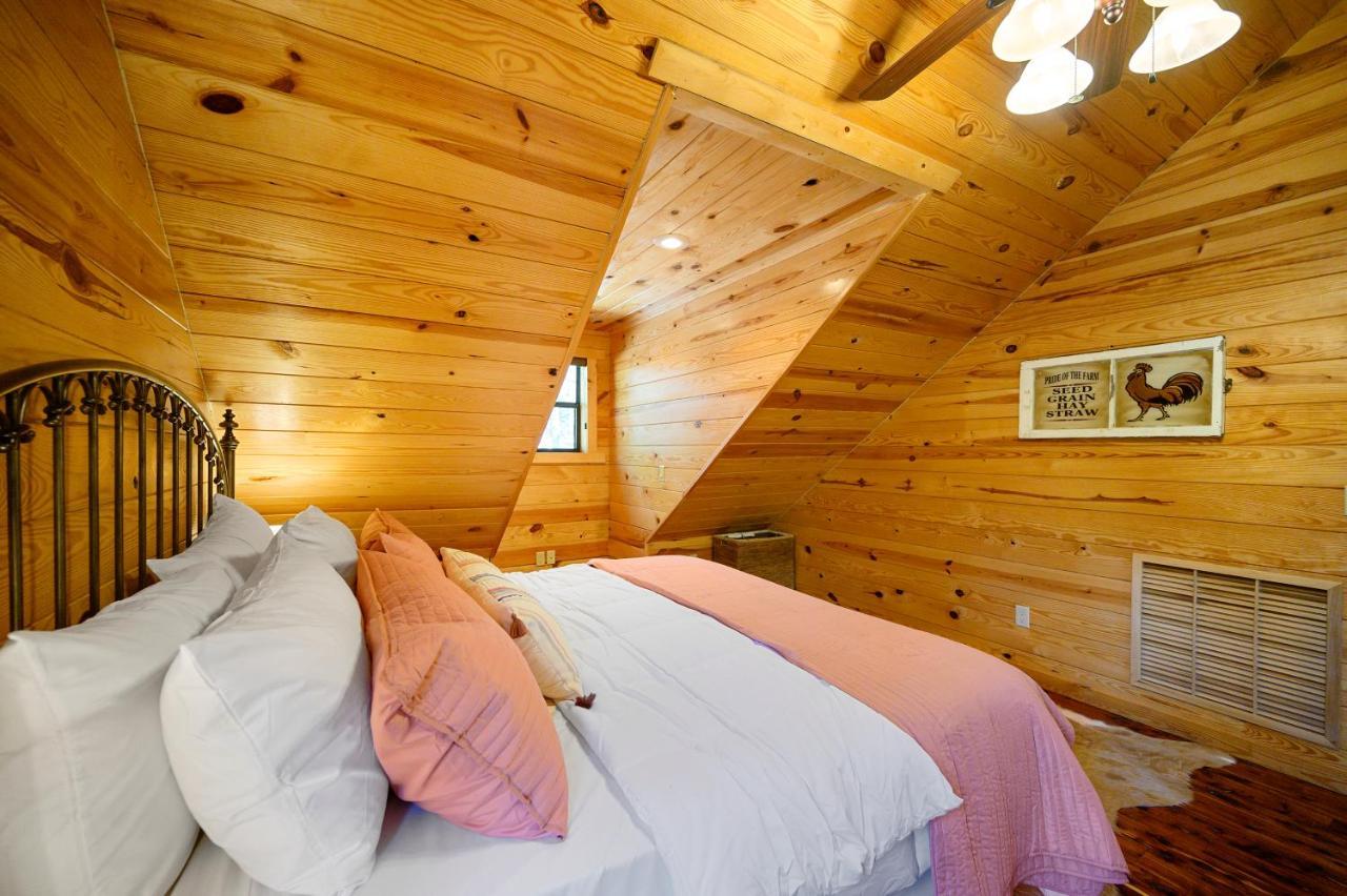 The Eastwood Spacious Retreat With 4 King En-Suites - Hot Tub - Pet-Friendly - Cozy Fire Pit - Prime Location - Multi-Family Broken Bow Dış mekan fotoğraf