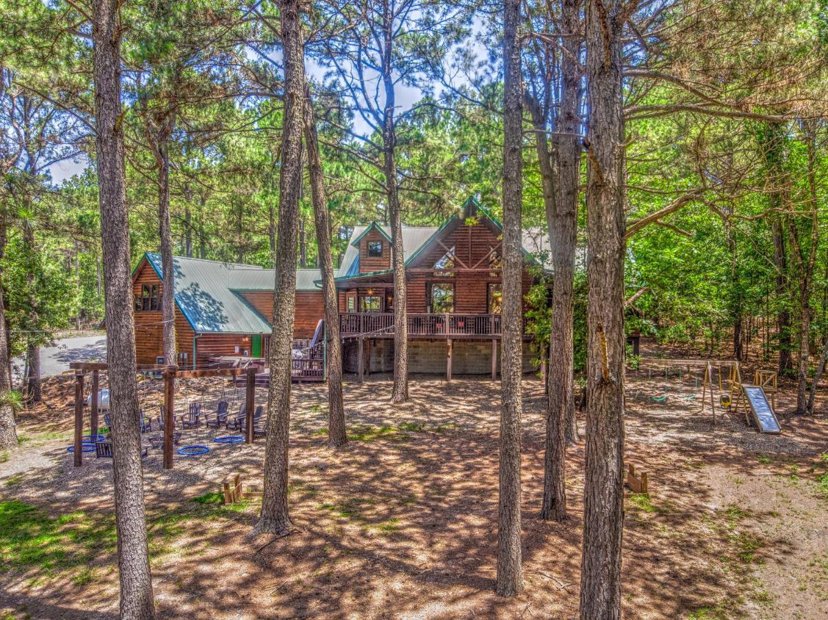 The Eastwood Spacious Retreat With 4 King En-Suites - Hot Tub - Pet-Friendly - Cozy Fire Pit - Prime Location - Multi-Family Broken Bow Dış mekan fotoğraf