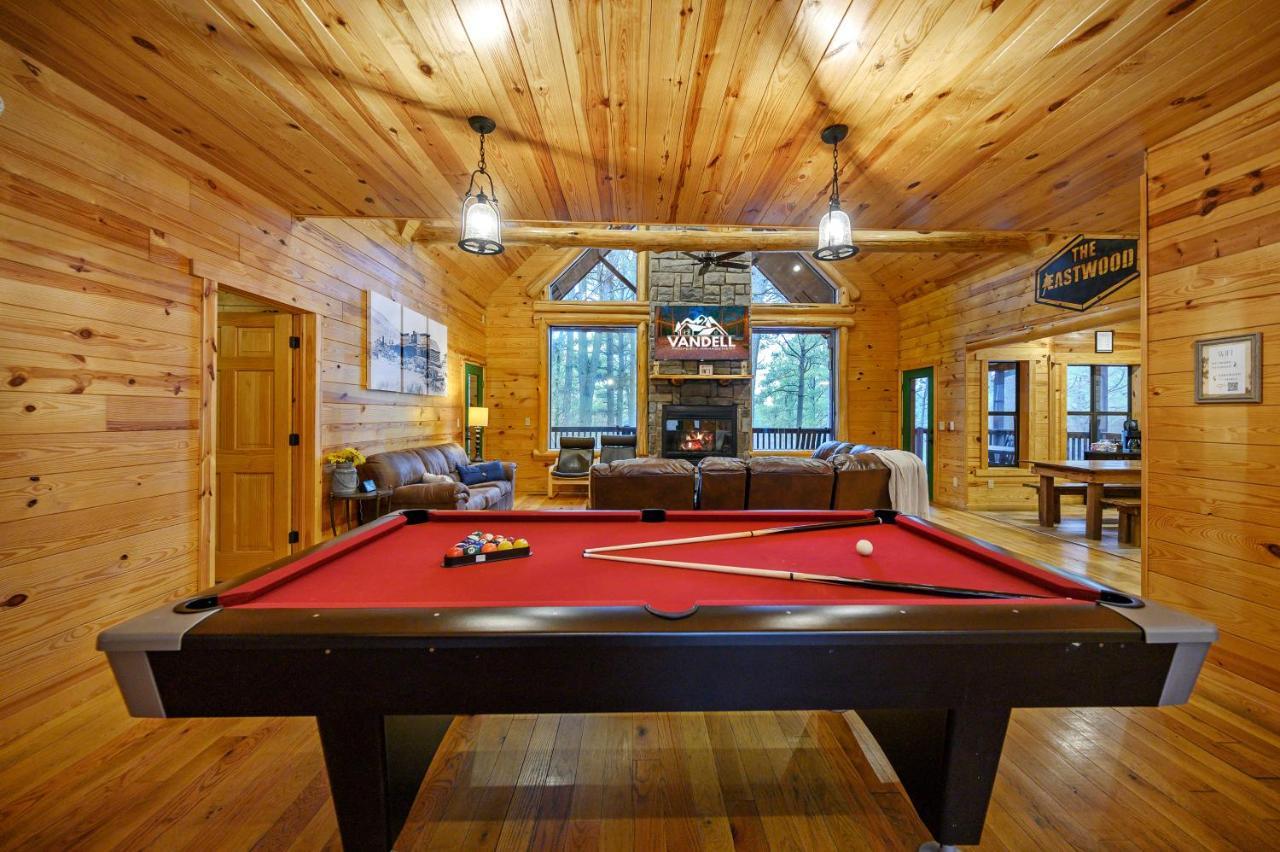 The Eastwood Spacious Retreat With 4 King En-Suites - Hot Tub - Pet-Friendly - Cozy Fire Pit - Prime Location - Multi-Family Broken Bow Dış mekan fotoğraf
