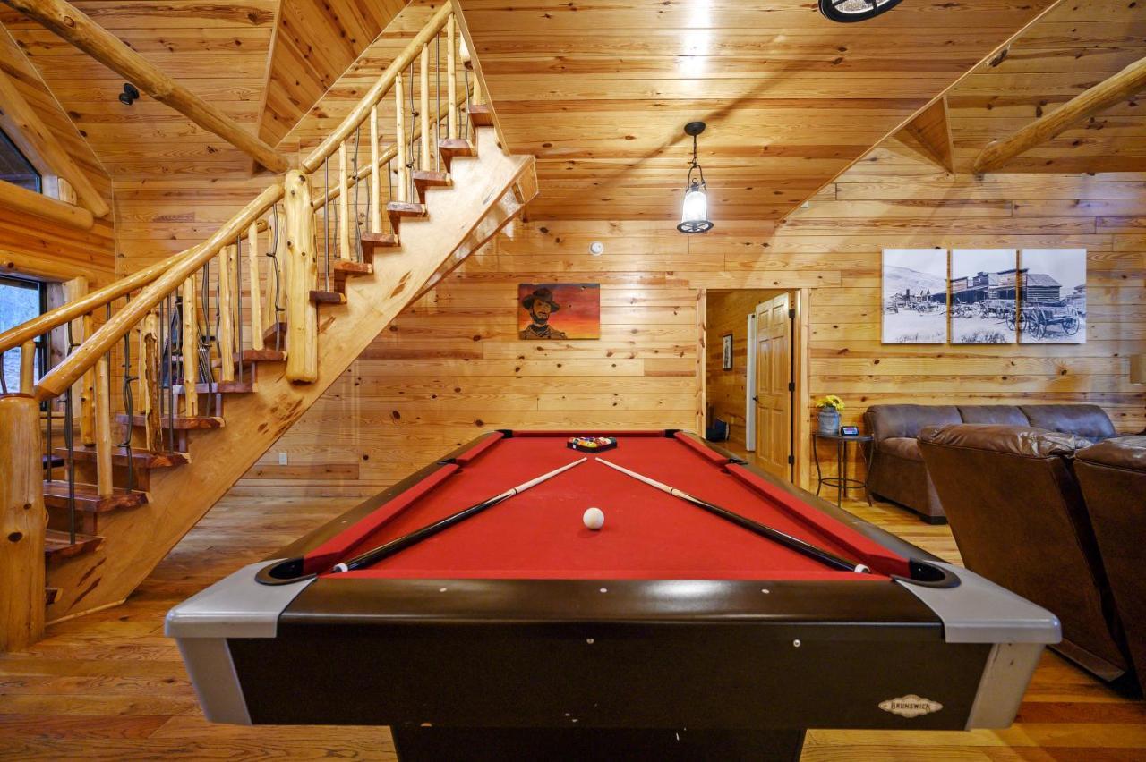 The Eastwood Spacious Retreat With 4 King En-Suites - Hot Tub - Pet-Friendly - Cozy Fire Pit - Prime Location - Multi-Family Broken Bow Dış mekan fotoğraf